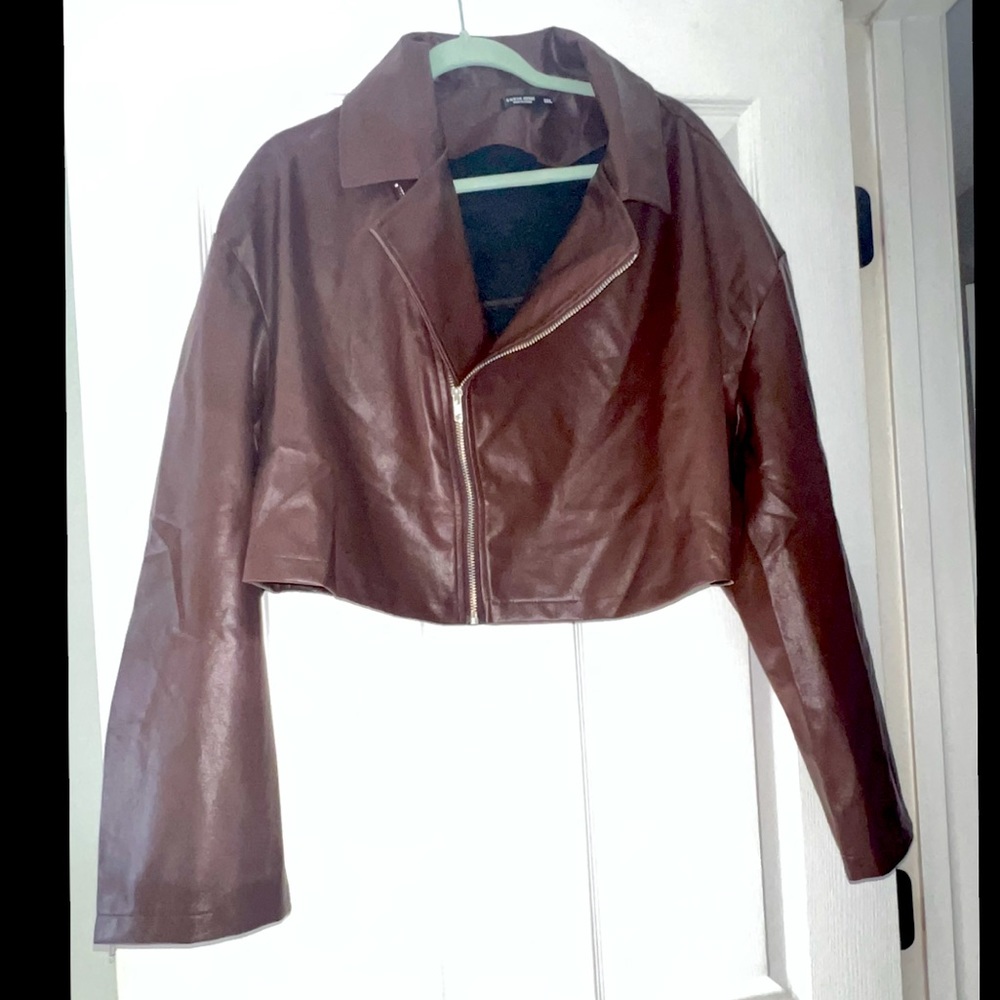 Cropped brown leather jacket